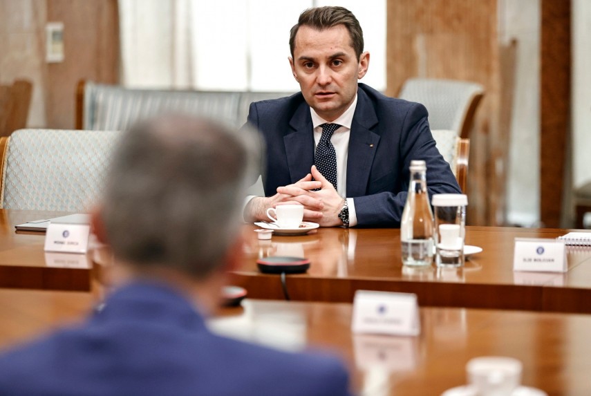 foto premierul ilie bolojan si nokian tyres discuta extinderea fabricii de anvelope cu zero emisii de foto premierul ilie bolojan si nokian tyres discuta extinderea fabricii de anvelope cu zero emisii de