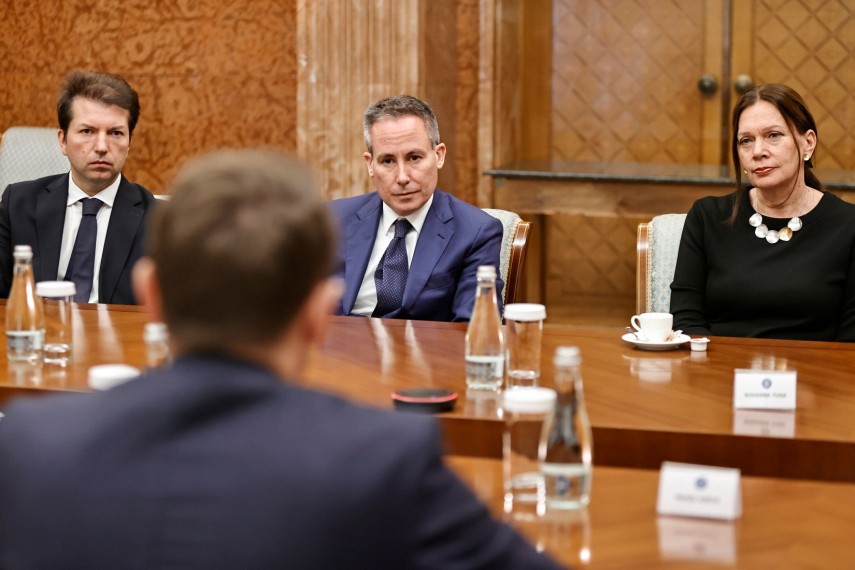 foto premierul ilie bolojan si nokian tyres discuta extinderea fabricii de anvelope cu zero emisii de foto premierul ilie bolojan si nokian tyres discuta extinderea fabricii de anvelope cu zero emisii de