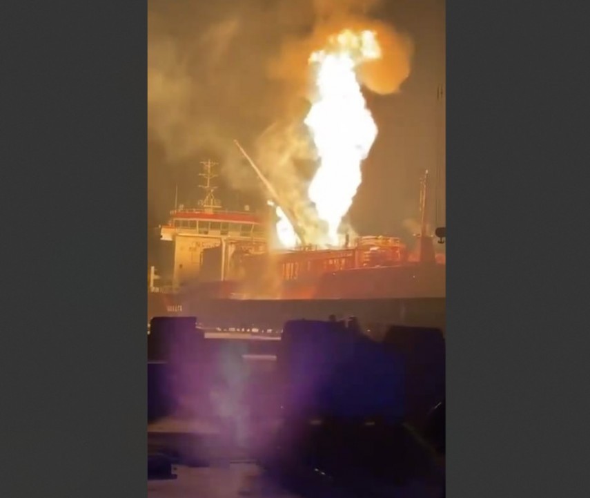 foto video noi imagini cu nava gpl cuprinsa de flacari langa ismail evacuare preventiva in tulcea 66 foto video noi imagini cu nava gpl cuprinsa de flacari langa ismail evacuare preventiva in tulcea 66