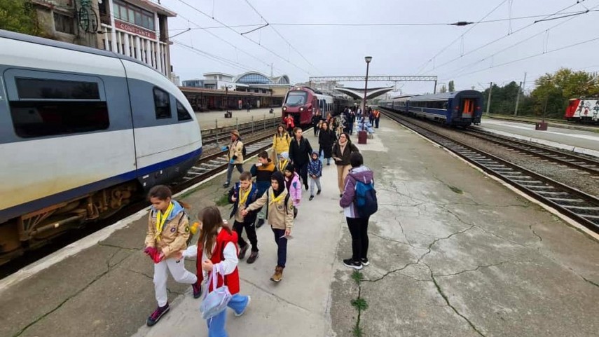 foto micii cercetasi intr o lectie de istorie feroviara in gara constanta 918130 foto micii cercetasi intr o lectie de istorie feroviara in gara constanta 918130