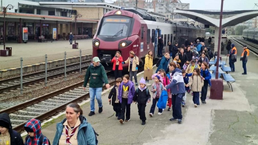 foto micii cercetasi intr o lectie de istorie feroviara in gara constanta 918130 foto micii cercetasi intr o lectie de istorie feroviara in gara constanta 918130