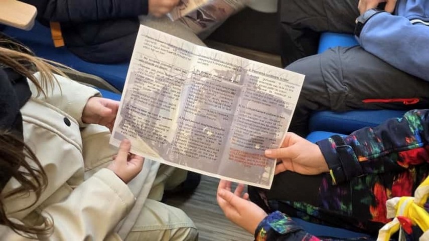 foto micii cercetasi intr o lectie de istorie feroviara in gara constanta 918130 foto micii cercetasi intr o lectie de istorie feroviara in gara constanta 918130