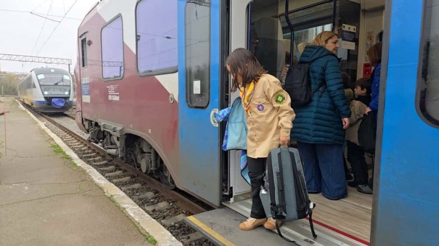 foto micii cercetasi intr o lectie de istorie feroviara in gara constanta 918130 foto micii cercetasi intr o lectie de istorie feroviara in gara constanta 918130