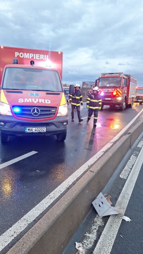 foto planul rosu activat in judetul sibiu dupa un grav accident rutier un microbuz de calatori rasturnat foto planul rosu activat in judetul sibiu dupa un grav accident rutier un microbuz de calatori rasturnat