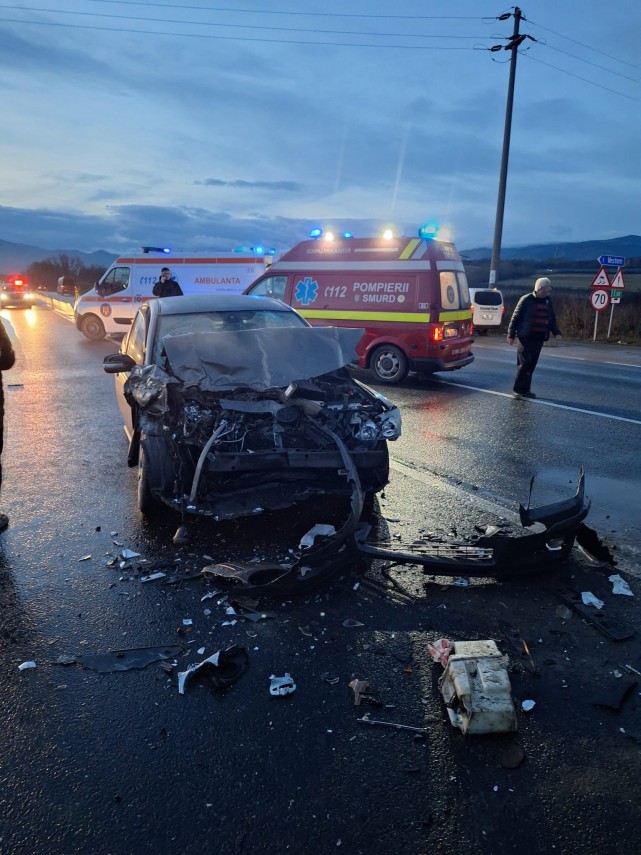 foto planul rosu activat in judetul sibiu dupa un grav accident rutier un microbuz de calatori rasturnat foto planul rosu activat in judetul sibiu dupa un grav accident rutier un microbuz de calatori rasturnat