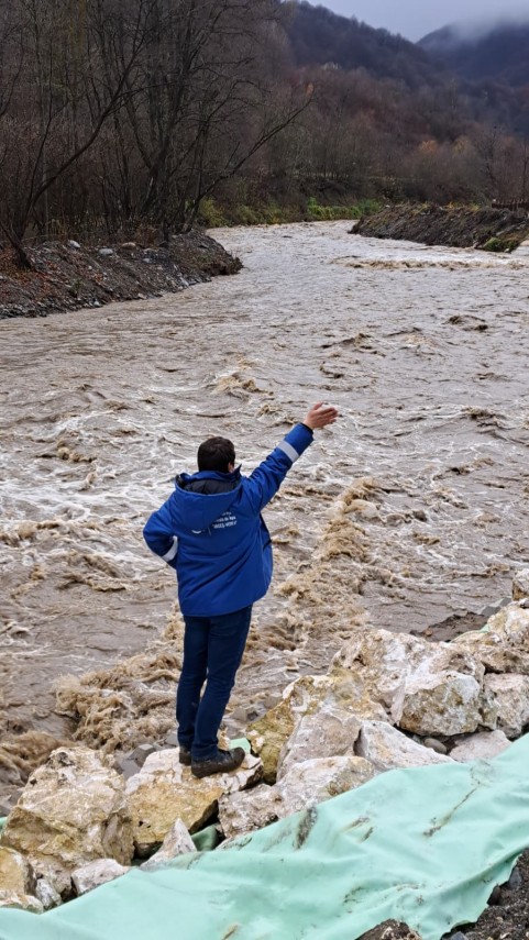 foto apele romane a doua verificare a capacitatii de tranzitare a debitelor pe raul arges aval de barajul foto apele romane a doua verificare a capacitatii de tranzitare a debitelor pe raul arges aval de barajul