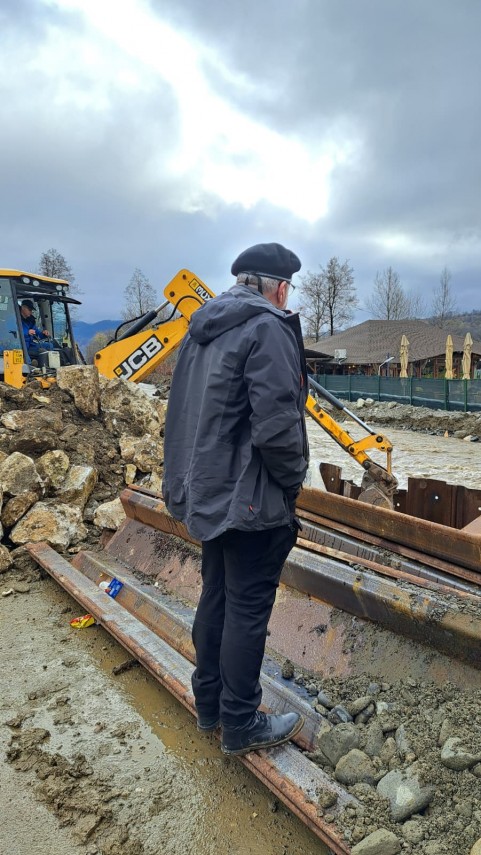 foto apele romane a doua verificare a capacitatii de tranzitare a debitelor pe raul arges aval de barajul foto apele romane a doua verificare a capacitatii de tranzitare a debitelor pe raul arges aval de barajul