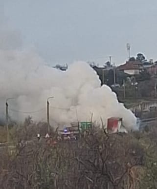 foto video tir in flacari pe autostrada a2 bucuresti constanta in apropierea statiei de taxare de la foto video tir in flacari pe autostrada a2 bucuresti constanta in apropierea statiei de taxare de la