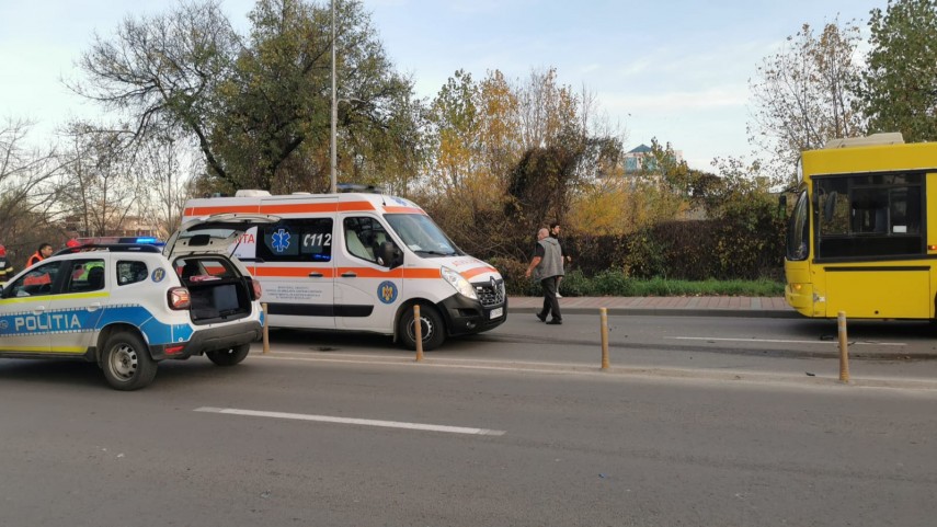 Foto: Accident rutier in statiunea Mamaia, zona Perla  
