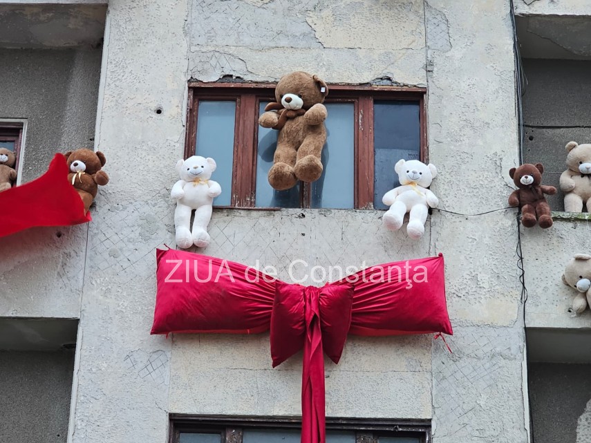 foto video ursi de plus atarnati pe pe fatada cladiri din piata ovidiu organizatori am dorit sa mai acopar foto video ursi de plus atarnati pe pe fatada cladiri din piata ovidiu organizatori am dorit sa mai acopar
