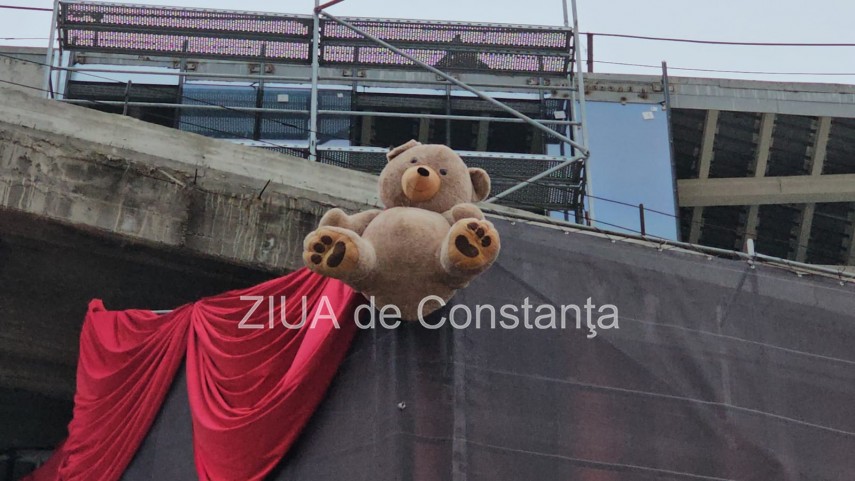 foto video ursi de plus atarnati pe pe fatada cladiri din piata ovidiu organizatori am dorit sa mai acopar foto video ursi de plus atarnati pe pe fatada cladiri din piata ovidiu organizatori am dorit sa mai acopar