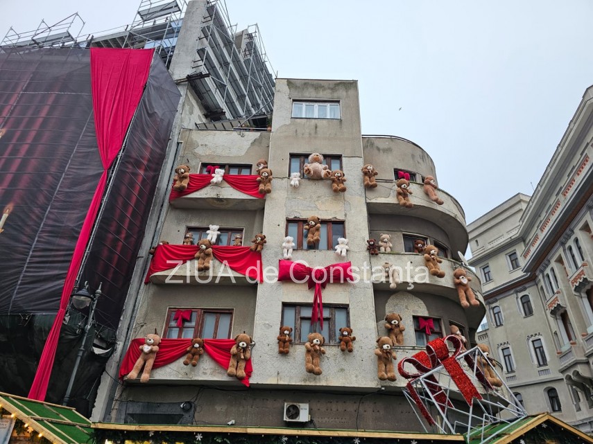 foto video ursi de plus atarnati pe pe fatada cladiri din piata ovidiu organizatori am dorit sa mai acopar foto video ursi de plus atarnati pe pe fatada cladiri din piata ovidiu organizatori am dorit sa mai acopar