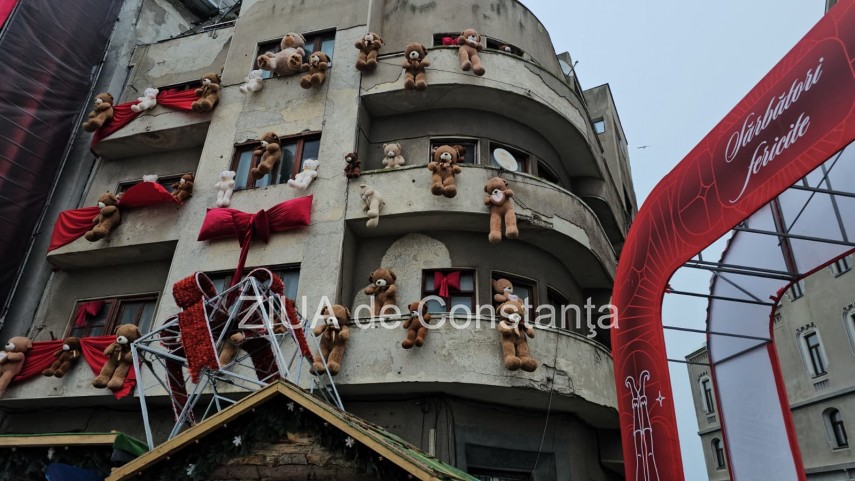 foto video ursi de plus atarnati pe pe fatada cladiri din piata ovidiu organizatori am dorit sa mai acopar foto video ursi de plus atarnati pe pe fatada cladiri din piata ovidiu organizatori am dorit sa mai acopar