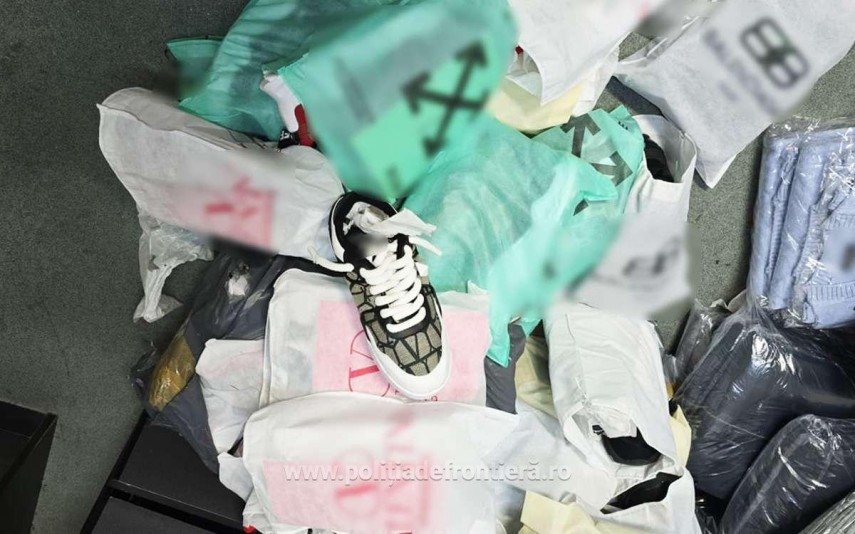 foto politistii de frontiera din giurgiu au confiscat peste 10 000 de produse contrafacute 919525 foto politistii de frontiera din giurgiu au confiscat peste 10 000 de produse contrafacute 919525