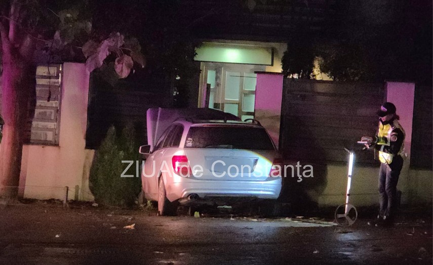 foto video pompierii din constanta in alerta dupa un accident produs in valu lui traian un barbat a ajuns foto video pompierii din constanta in alerta dupa un accident produs in valu lui traian un barbat a ajuns