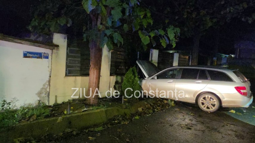 foto video pompierii din constanta in alerta dupa un accident produs in valu lui traian un barbat a ajuns foto video pompierii din constanta in alerta dupa un accident produs in valu lui traian un barbat a ajuns