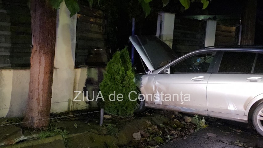 foto video pompierii din constanta in alerta dupa un accident produs in valu lui traian un barbat a ajuns foto video pompierii din constanta in alerta dupa un accident produs in valu lui traian un barbat a ajuns