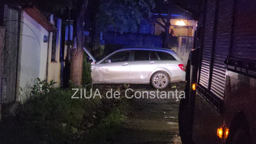 foto video pompierii din constanta in alerta dupa un accident produs in valu lui traian un barbat a ajuns foto video pompierii din constanta in alerta dupa un accident produs in valu lui traian un barbat a ajuns