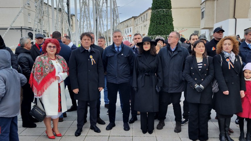 foto stiri constanta deputatul psd daniel georgescu a depus o coroana de flori la mangalia de ziua nationala foto stiri constanta deputatul psd daniel georgescu a depus o coroana de flori la mangalia de ziua nationala