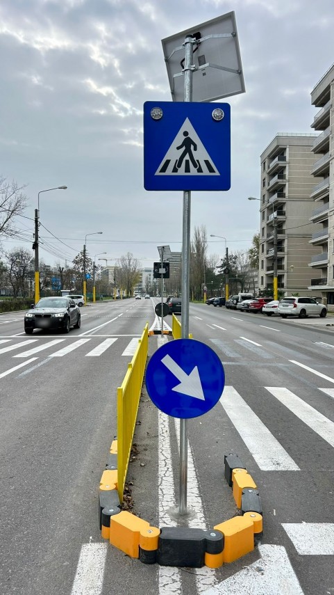 foto primaria constanta un nou scuar median a fost amenajat la trecerea de pietoni situata pe bulevardul foto primaria constanta un nou scuar median a fost amenajat la trecerea de pietoni situata pe bulevardul