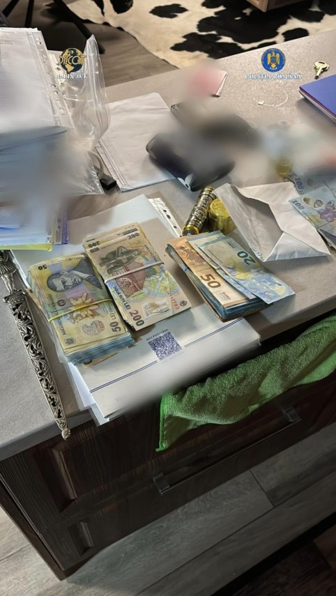 foto perchezitii de amploare intr un dosar de trafic de droguri si spalare de bani descinderi si la doua foto perchezitii de amploare intr un dosar de trafic de droguri si spalare de bani descinderi si la doua