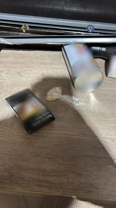 foto perchezitii de amploare intr un dosar de trafic de droguri si spalare de bani descinderi si la doua foto perchezitii de amploare intr un dosar de trafic de droguri si spalare de bani descinderi si la doua