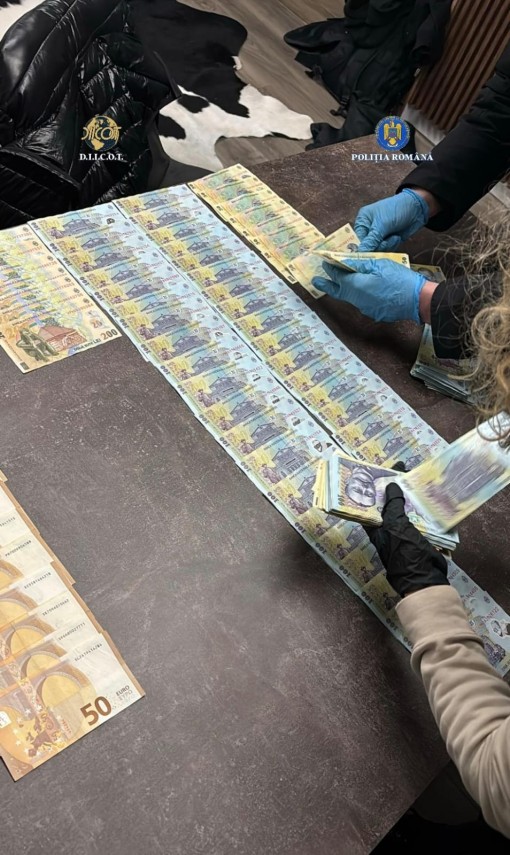 foto perchezitii de amploare intr un dosar de trafic de droguri si spalare de bani descinderi si la doua foto perchezitii de amploare intr un dosar de trafic de droguri si spalare de bani descinderi si la doua