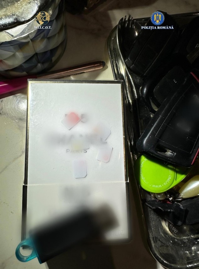 foto perchezitii de amploare intr un dosar de trafic de droguri si spalare de bani descinderi si la doua foto perchezitii de amploare intr un dosar de trafic de droguri si spalare de bani descinderi si la doua