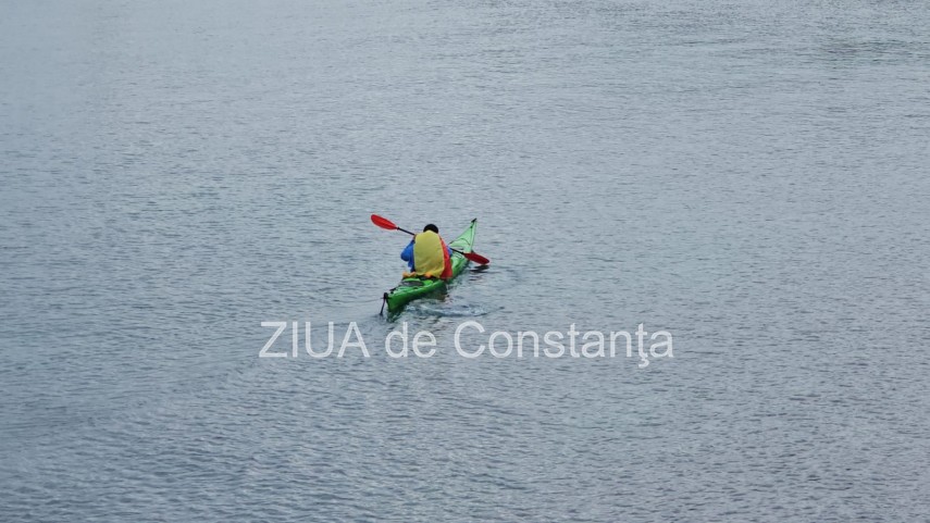 foto video canoisti pe mare de ziua nationala a romaniei un omagiu inedit adus romaniei la constanta foto video canoisti pe mare de ziua nationala a romaniei un omagiu inedit adus romaniei la constanta