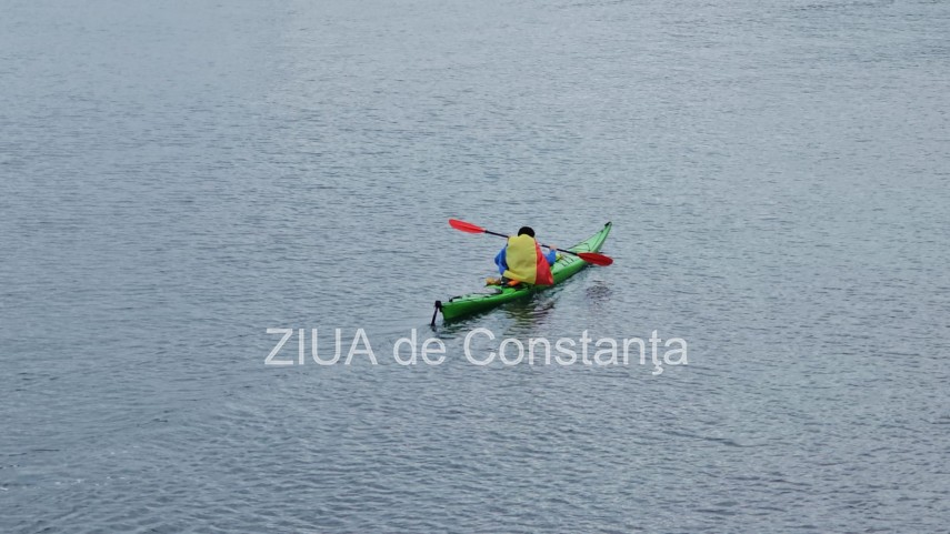 foto video canoisti pe mare de ziua nationala a romaniei un omagiu inedit adus romaniei la constanta foto video canoisti pe mare de ziua nationala a romaniei un omagiu inedit adus romaniei la constanta