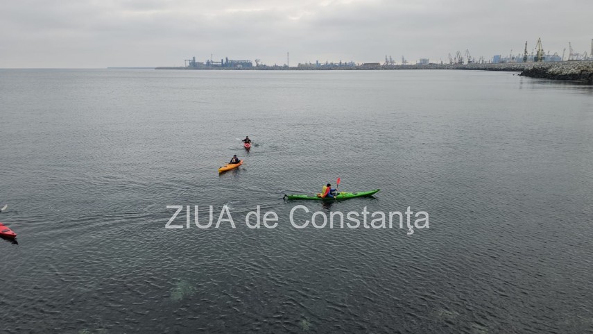 foto video canoisti pe mare de ziua nationala a romaniei un omagiu inedit adus romaniei la constanta foto video canoisti pe mare de ziua nationala a romaniei un omagiu inedit adus romaniei la constanta