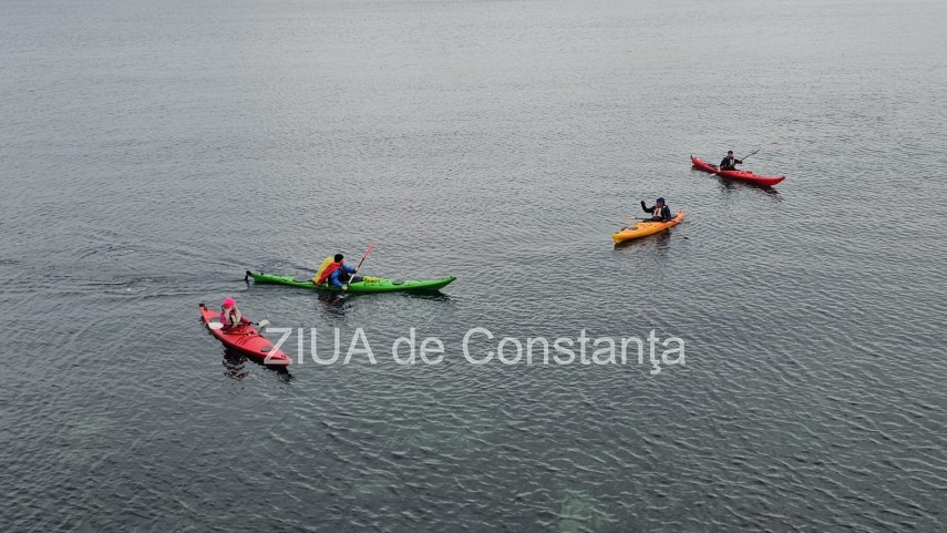 foto video canoisti pe mare de ziua nationala a romaniei un omagiu inedit adus romaniei la constanta foto video canoisti pe mare de ziua nationala a romaniei un omagiu inedit adus romaniei la constanta