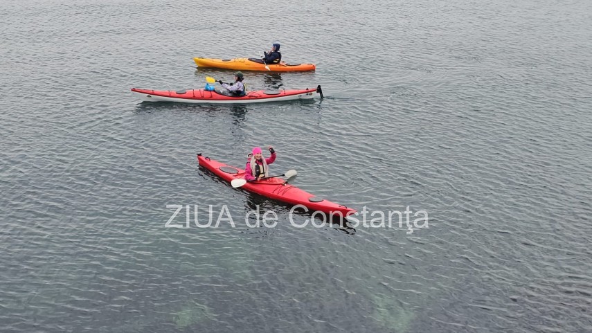 foto video canoisti pe mare de ziua nationala a romaniei un omagiu inedit adus romaniei la constanta foto video canoisti pe mare de ziua nationala a romaniei un omagiu inedit adus romaniei la constanta