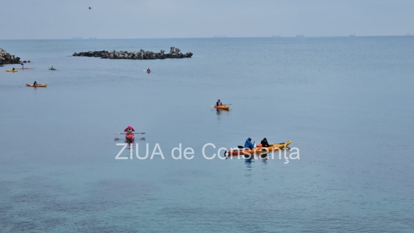 foto video canoisti pe mare de ziua nationala a romaniei un omagiu inedit adus romaniei la constanta foto video canoisti pe mare de ziua nationala a romaniei un omagiu inedit adus romaniei la constanta