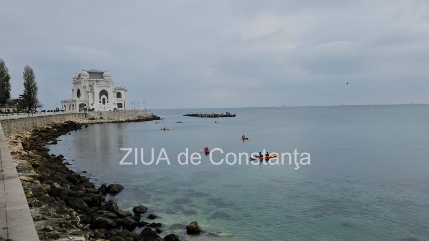 foto video canoisti pe mare de ziua nationala a romaniei un omagiu inedit adus romaniei la constanta foto video canoisti pe mare de ziua nationala a romaniei un omagiu inedit adus romaniei la constanta