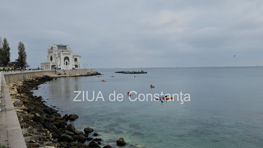 foto video canoisti pe mare de ziua nationala a romaniei un omagiu inedit adus romaniei la constanta foto video canoisti pe mare de ziua nationala a romaniei un omagiu inedit adus romaniei la constanta