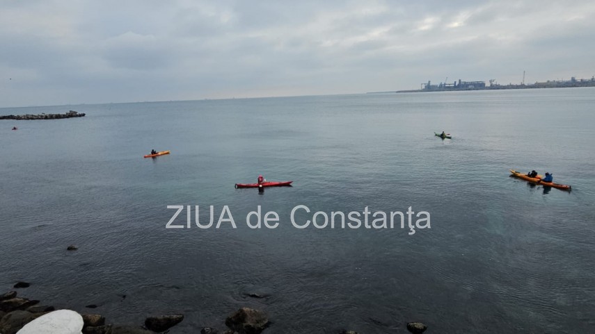 foto video canoisti pe mare de ziua nationala a romaniei un omagiu inedit adus romaniei la constanta foto video canoisti pe mare de ziua nationala a romaniei un omagiu inedit adus romaniei la constanta