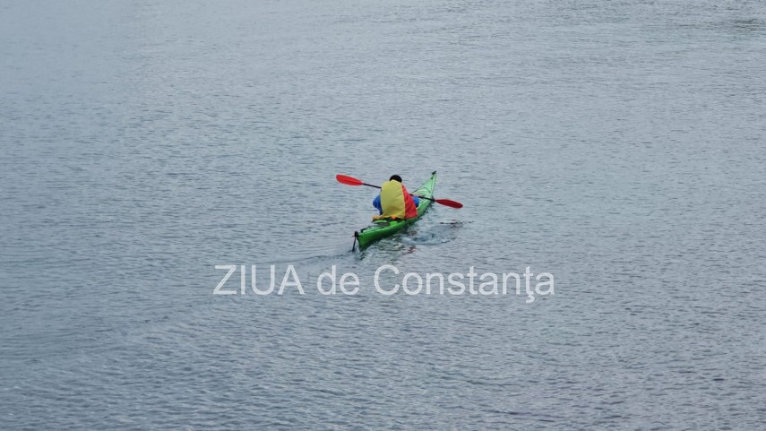 foto video canoisti pe mare de ziua nationala a romaniei un omagiu inedit adus romaniei la constanta foto video canoisti pe mare de ziua nationala a romaniei un omagiu inedit adus romaniei la constanta