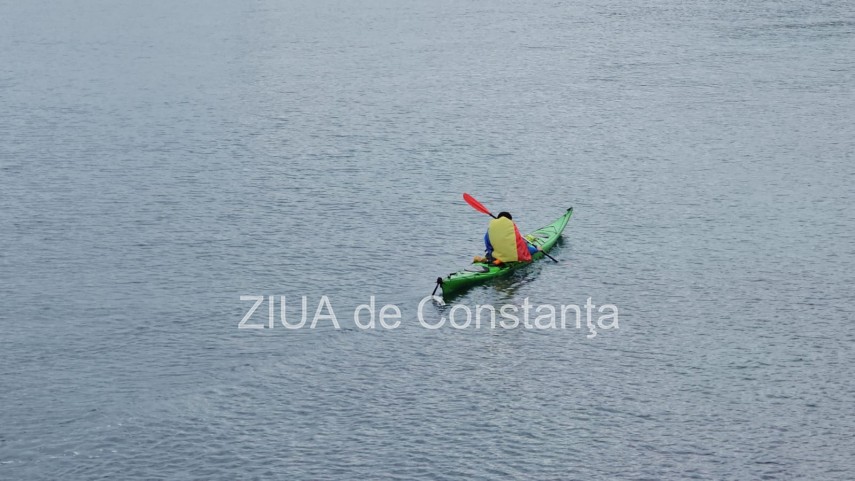 foto video canoisti pe mare de ziua nationala a romaniei un omagiu inedit adus romaniei la constanta foto video canoisti pe mare de ziua nationala a romaniei un omagiu inedit adus romaniei la constanta