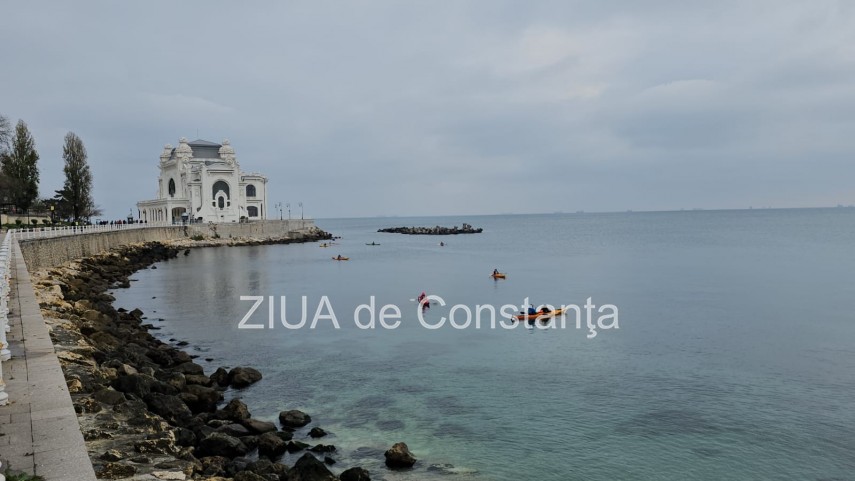 foto video canoisti pe mare de ziua nationala a romaniei un omagiu inedit adus romaniei la constanta foto video canoisti pe mare de ziua nationala a romaniei un omagiu inedit adus romaniei la constanta