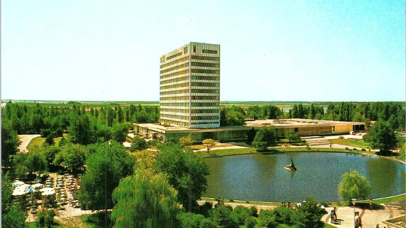 Hotel Perla, carte poștală din colecția Andrei Stomff (cimec.ro)