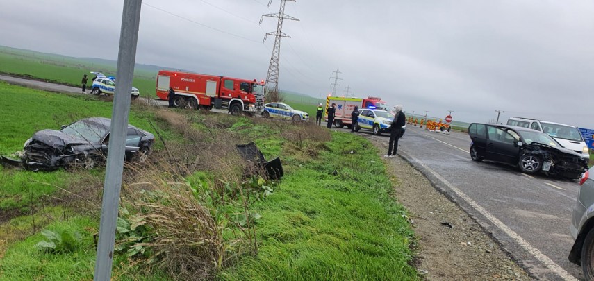 pompierii isu constanta intervin la un accident pe dc63 la intersectia cu dn2a in tepes voda 920214 pompierii isu constanta intervin la un accident pe dc63 la intersectia cu dn2a in tepes voda 920214
