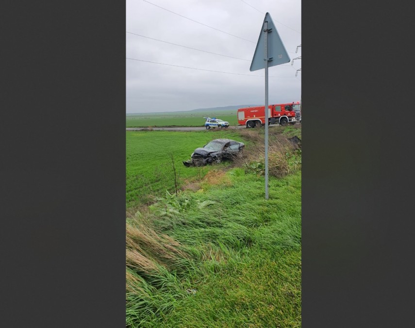 pompierii isu constanta intervin la un accident pe dc63 la intersectia cu dn2a in tepes voda 920214 pompierii isu constanta intervin la un accident pe dc63 la intersectia cu dn2a in tepes voda 920214