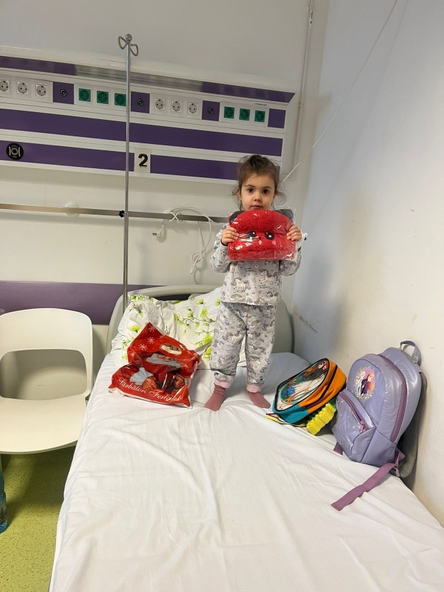 foto asociatia suflete deschise duce mos nicolae si bucurie copiilor internati in spitalele din constanta foto asociatia suflete deschise duce mos nicolae si bucurie copiilor internati in spitalele din constanta