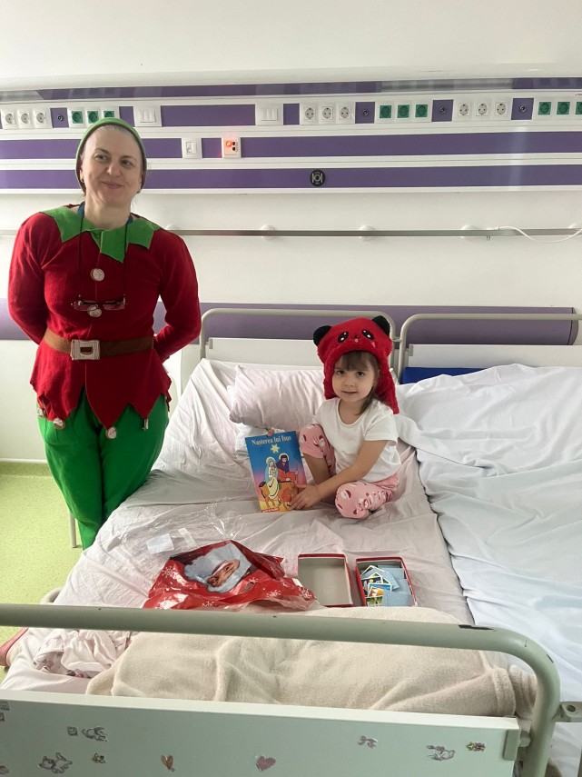 foto asociatia suflete deschise duce mos nicolae si bucurie copiilor internati in spitalele din constanta foto asociatia suflete deschise duce mos nicolae si bucurie copiilor internati in spitalele din constanta