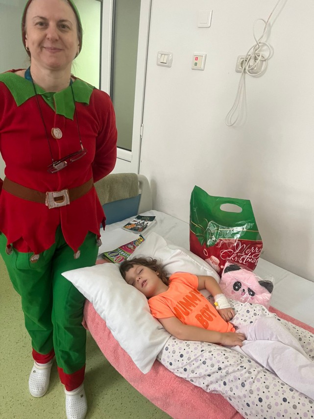 foto asociatia suflete deschise duce mos nicolae si bucurie copiilor internati in spitalele din constanta foto asociatia suflete deschise duce mos nicolae si bucurie copiilor internati in spitalele din constanta