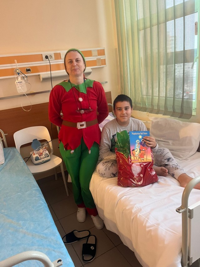 foto asociatia suflete deschise duce mos nicolae si bucurie copiilor internati in spitalele din constanta foto asociatia suflete deschise duce mos nicolae si bucurie copiilor internati in spitalele din constanta