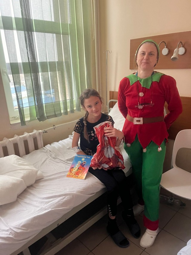 foto asociatia suflete deschise duce mos nicolae si bucurie copiilor internati in spitalele din constanta foto asociatia suflete deschise duce mos nicolae si bucurie copiilor internati in spitalele din constanta