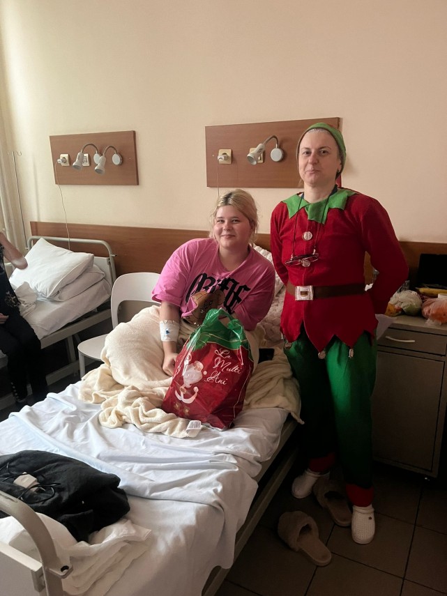 foto asociatia suflete deschise duce mos nicolae si bucurie copiilor internati in spitalele din constanta foto asociatia suflete deschise duce mos nicolae si bucurie copiilor internati in spitalele din constanta