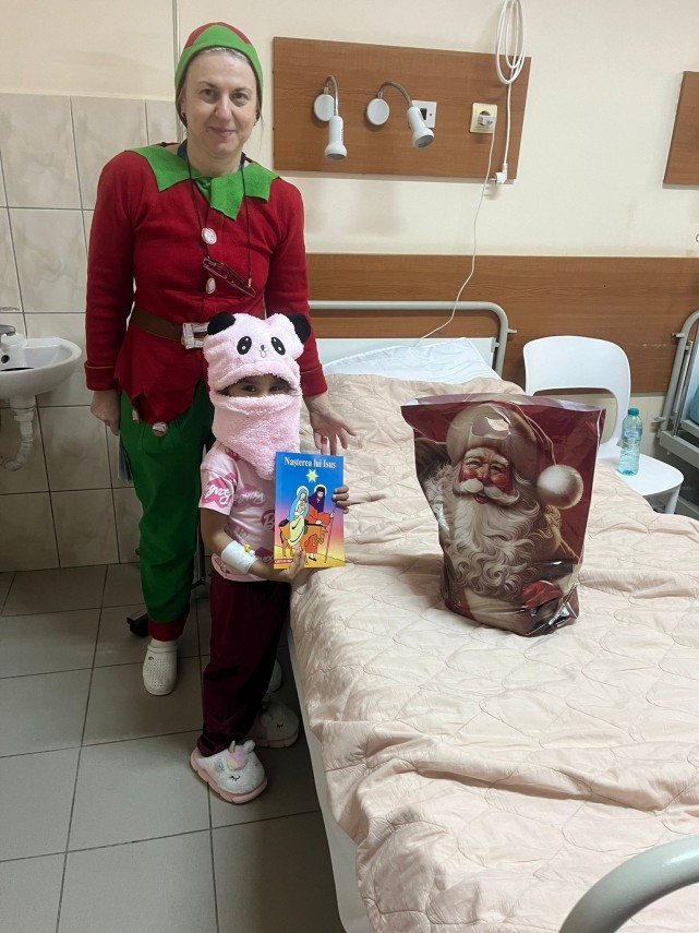 foto asociatia suflete deschise duce mos nicolae si bucurie copiilor internati in spitalele din constanta foto asociatia suflete deschise duce mos nicolae si bucurie copiilor internati in spitalele din constanta